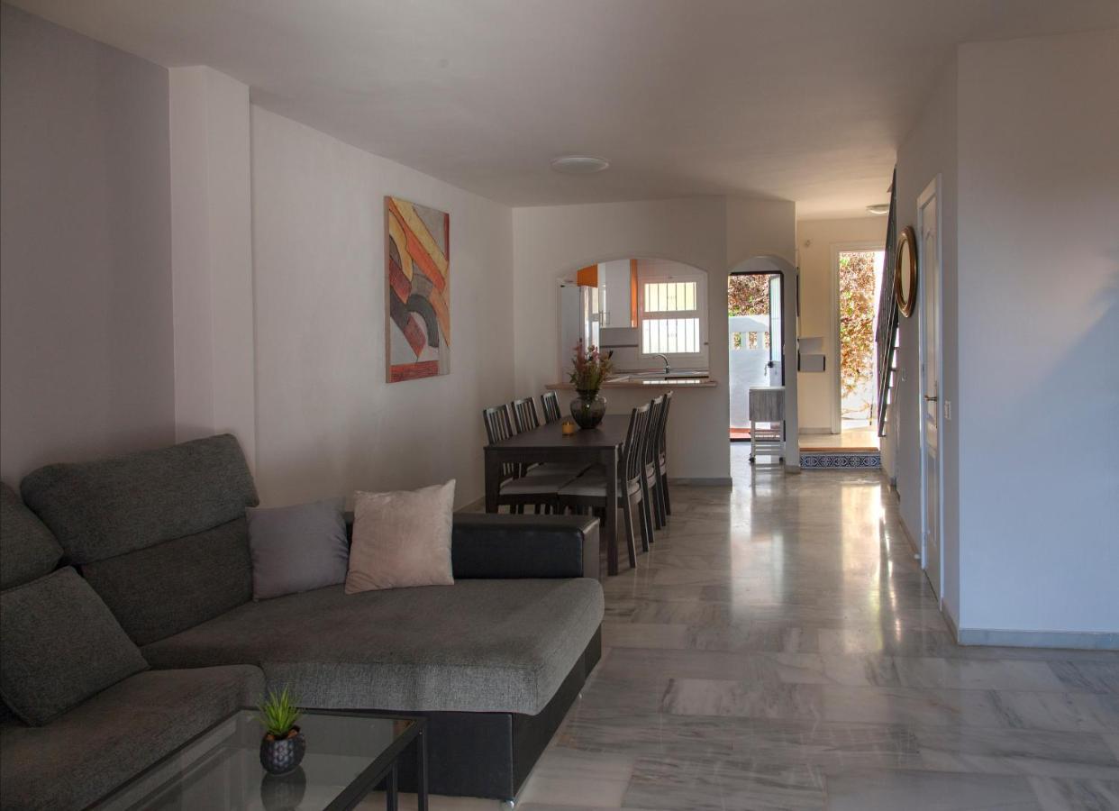 Agradable Adosado Con Piscina La Hidalga Villa Benalmádena Buitenkant foto