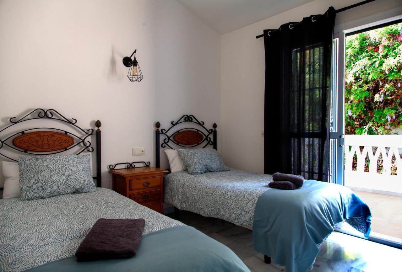 Agradable Adosado Con Piscina La Hidalga Villa Benalmádena Buitenkant foto